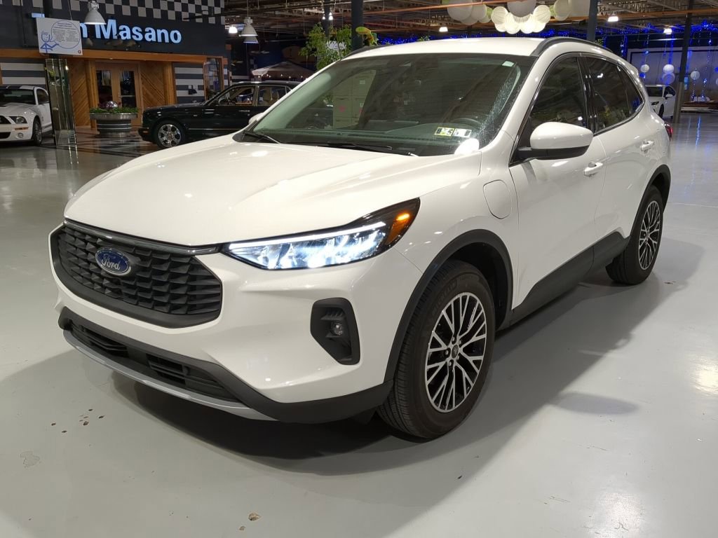 Certified 2025 Ford Escape SE image 1