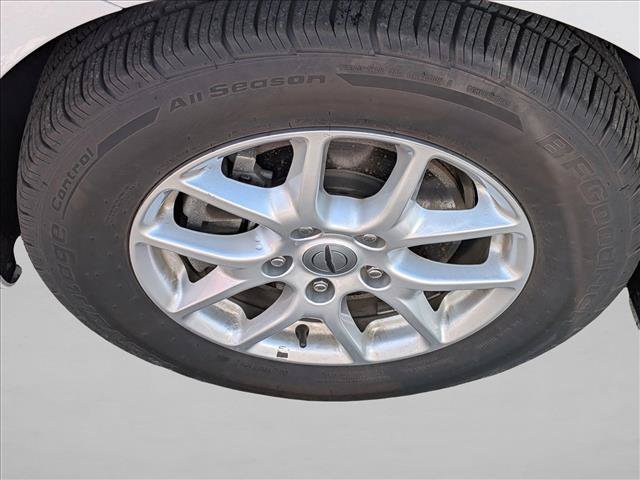Used 2022 Chrysler Pacifica Touring-L FWD image 11