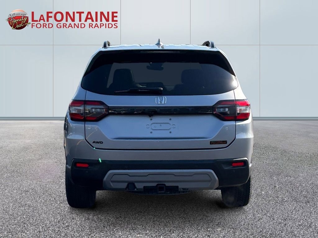 Used 2023 Honda Pilot TrailSport image 6