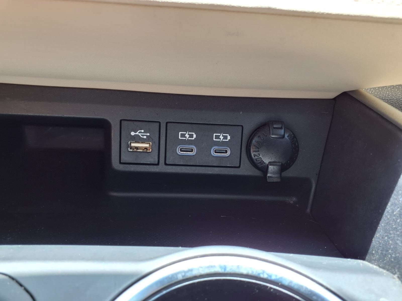 Used 2023 Toyota Highlander XLE FWD image 25