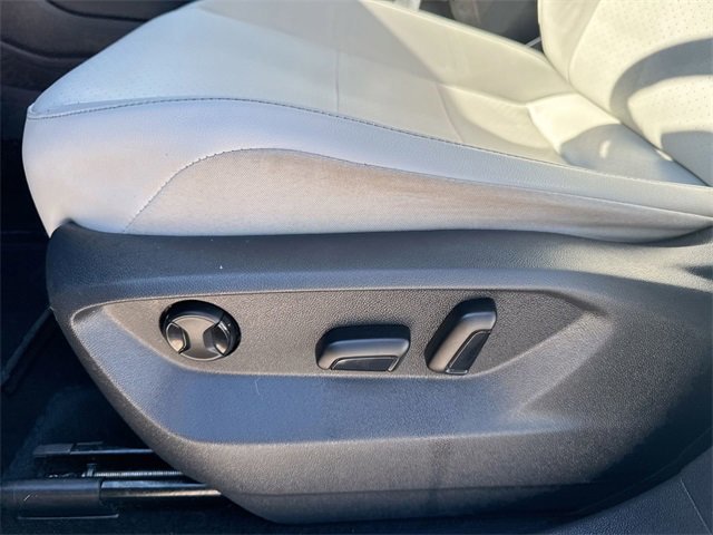 Used 2018 Volkswagen Tiguan SE w/ Panoramic Sunroof Package image 19