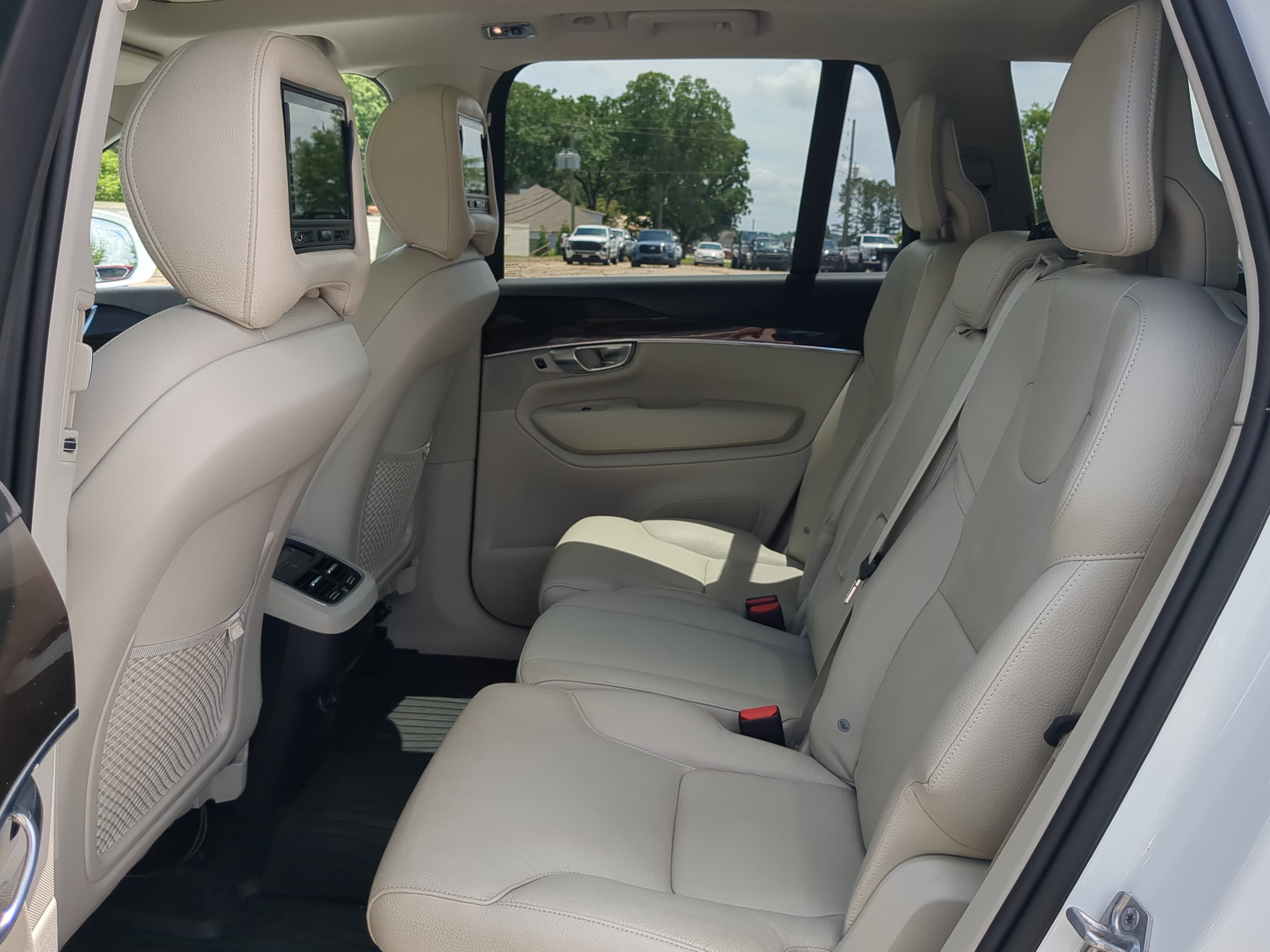 Used 2019 Volvo XC90 T6 Momentum w/ Advanced Package AWD/4WD image 12