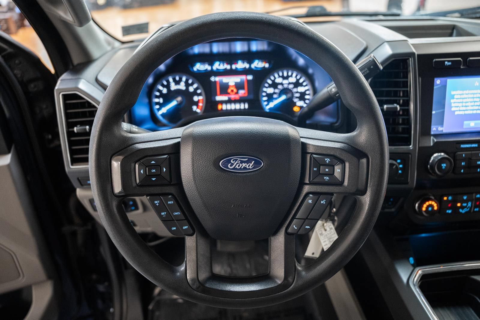 Certified 2021 Ford F250 XLT w/ XLT Premium Package AWD/4WD image 40