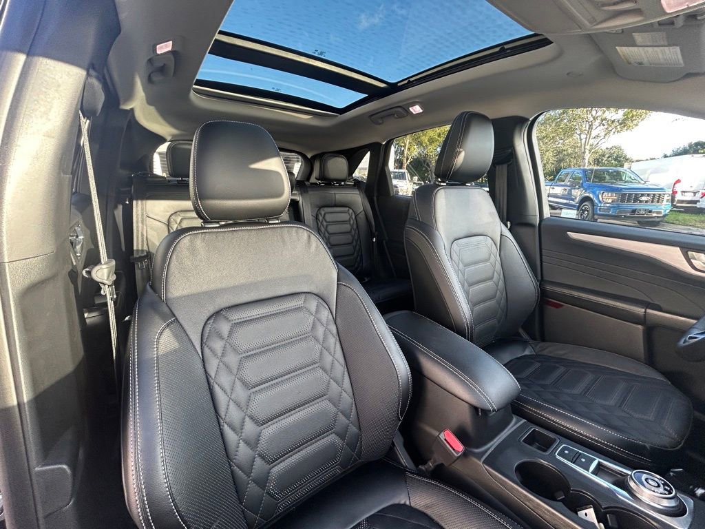 Certified 2024 Ford Escape SE w/ PHEV Premium Package FWD image 31