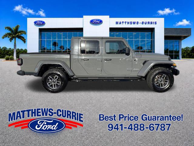 Used 2023 Jeep Gladiator Overland w/ Popular Equipment Package AWD/4WD image 3