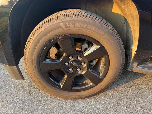 Used 2018 Chevrolet Tahoe LT w/ Luxury Package AWD/4WD image 2
