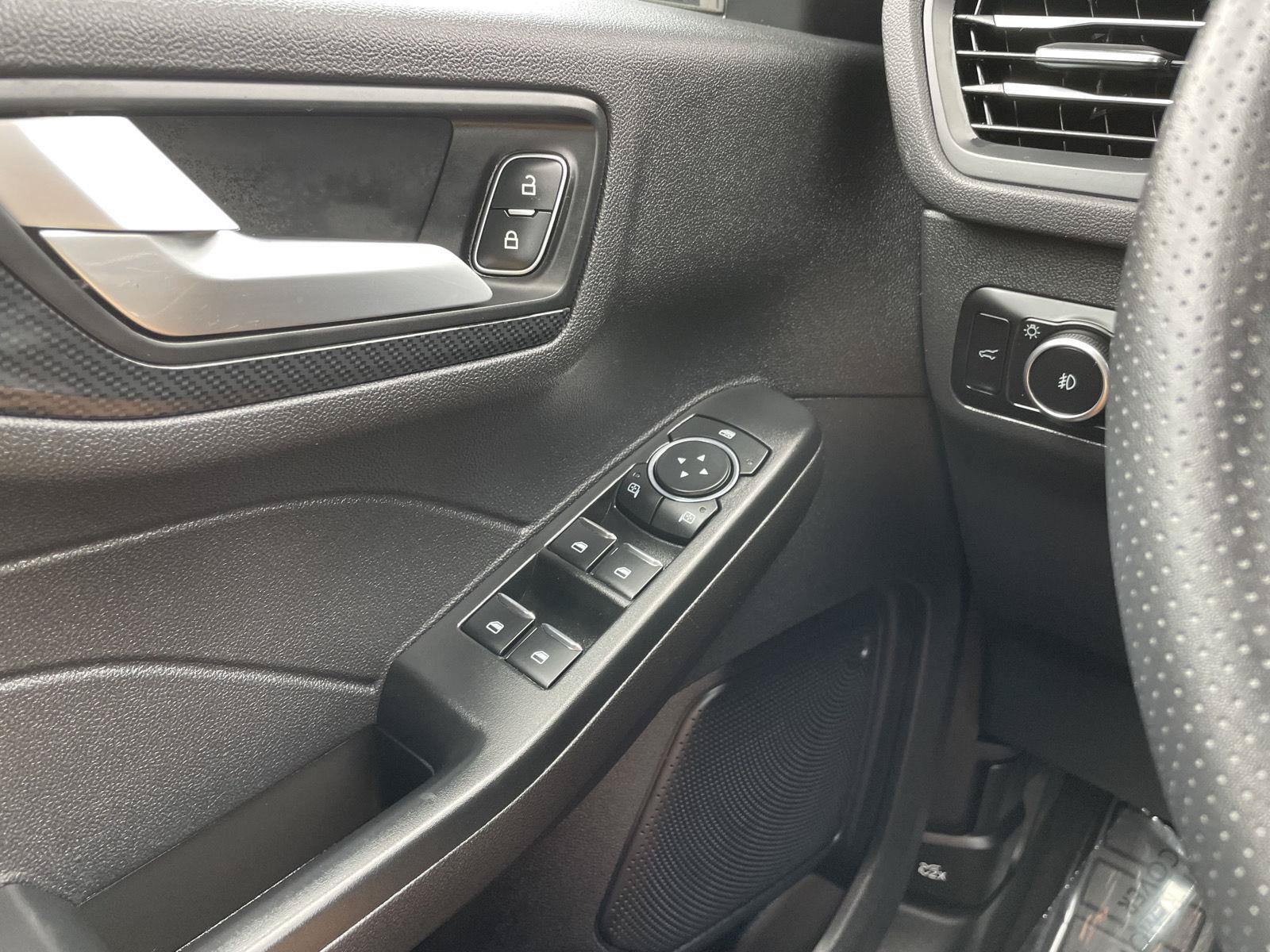 Certified 2025 Ford Escape ST-Line Select AWD/4WD image 29