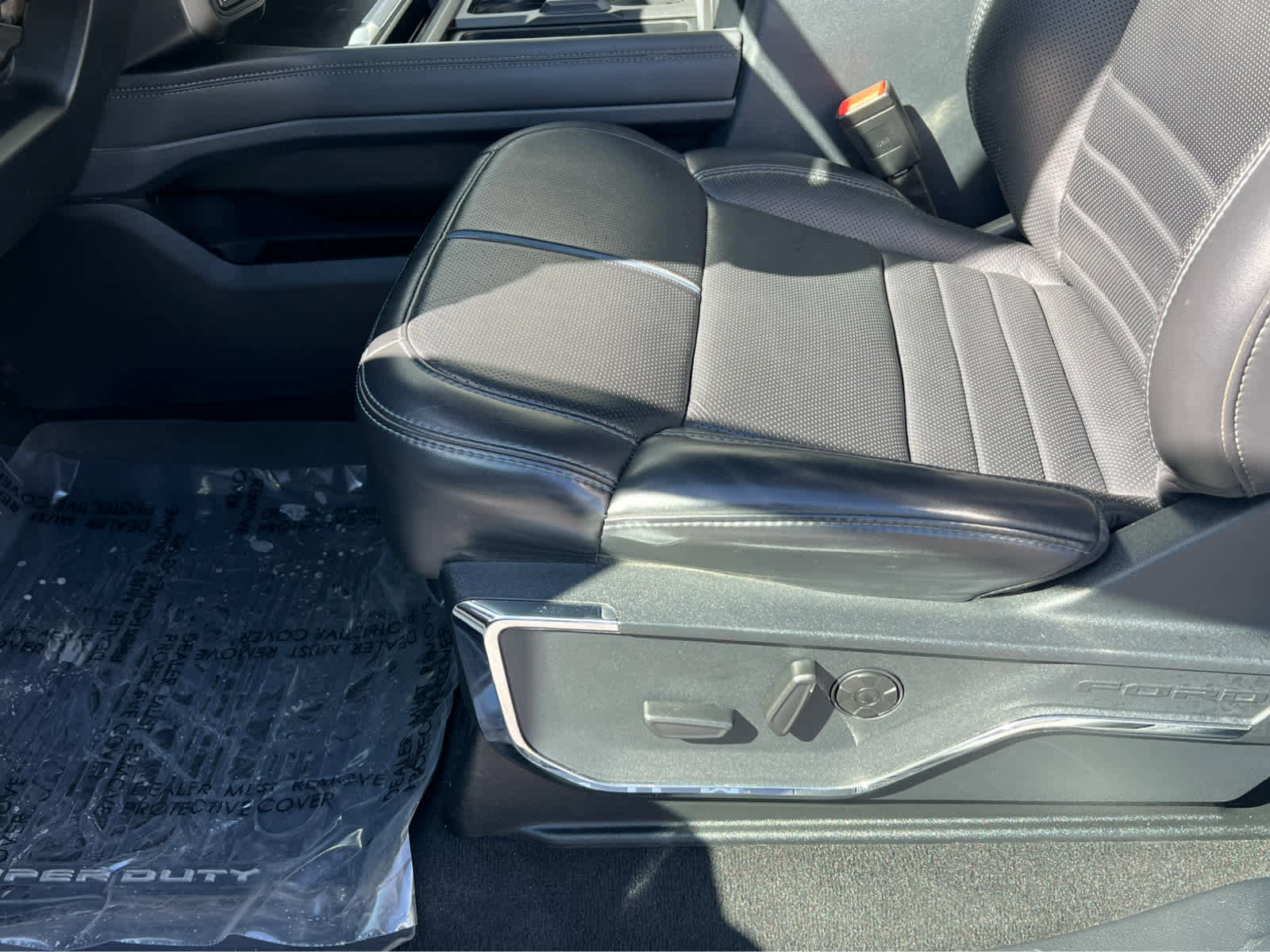 Certified 2025 Ford F350 Platinum image 31