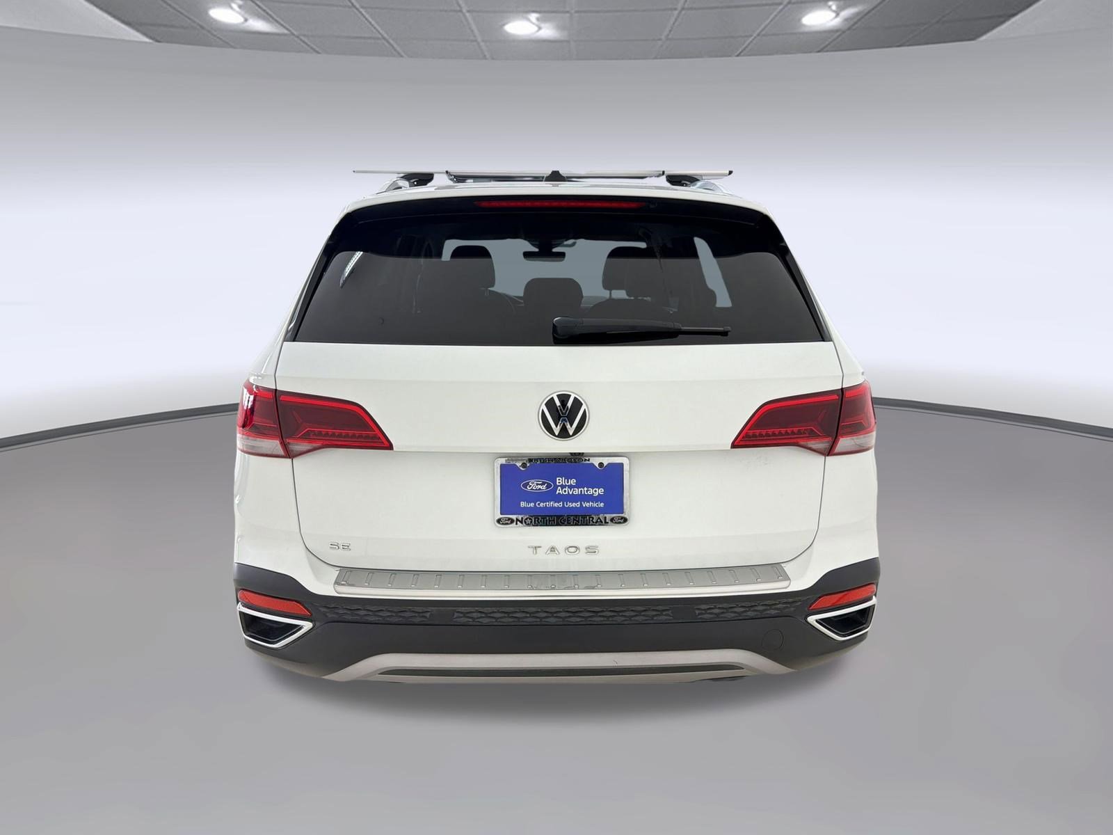 Used 2024 Volkswagen Taos SE w/ Black Wheel Package FWD image 10