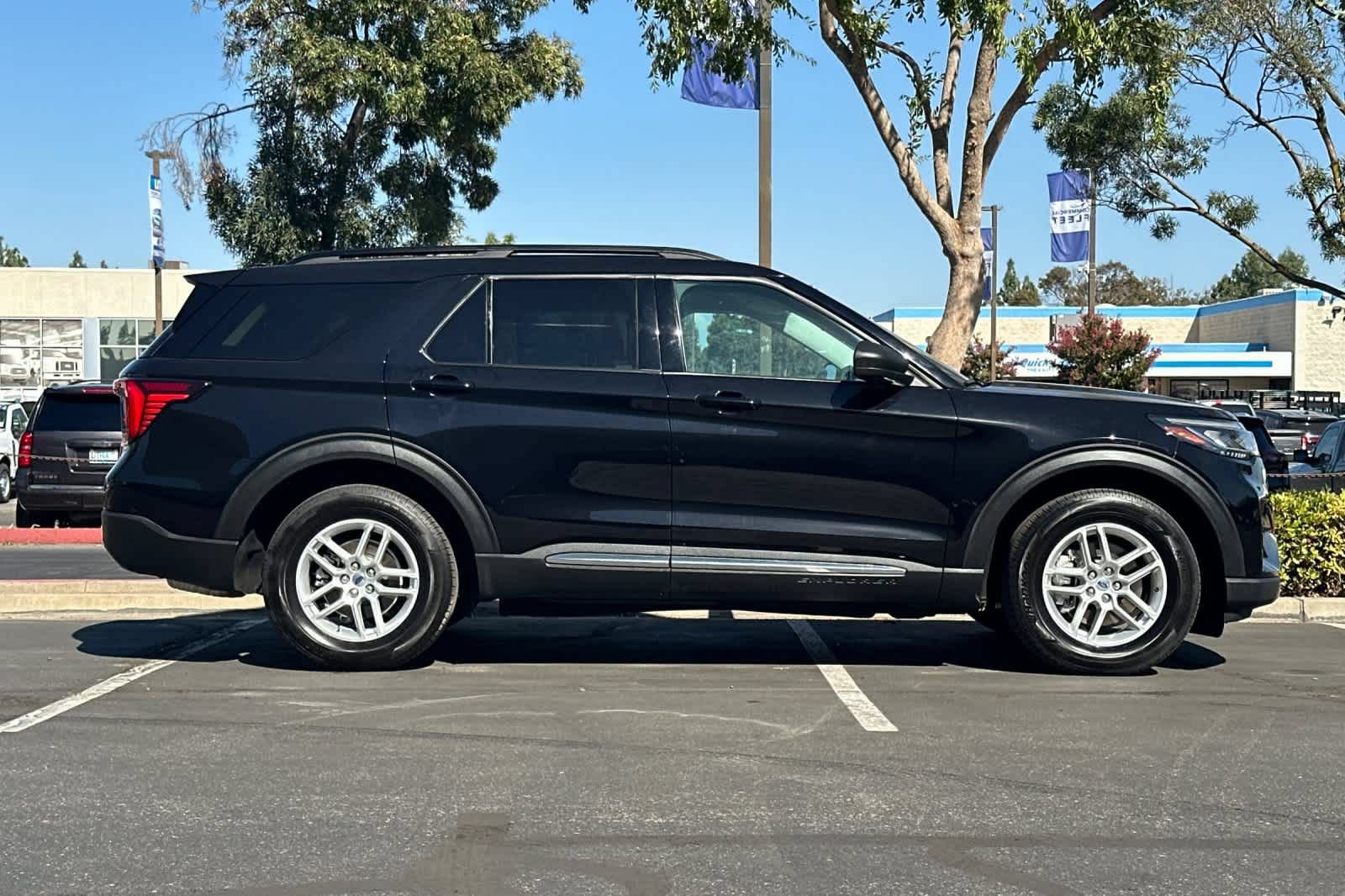 Certified 2025 Ford Explorer Active AWD/4WD image 9