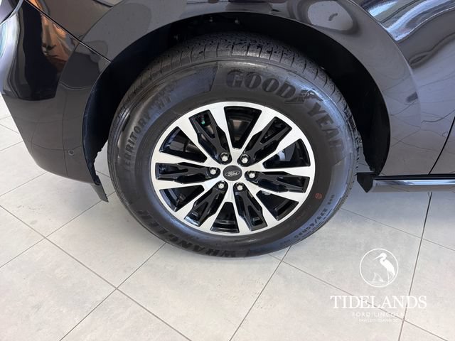 Certified 2025 Ford Expedition Platinum AWD/4WD image 32