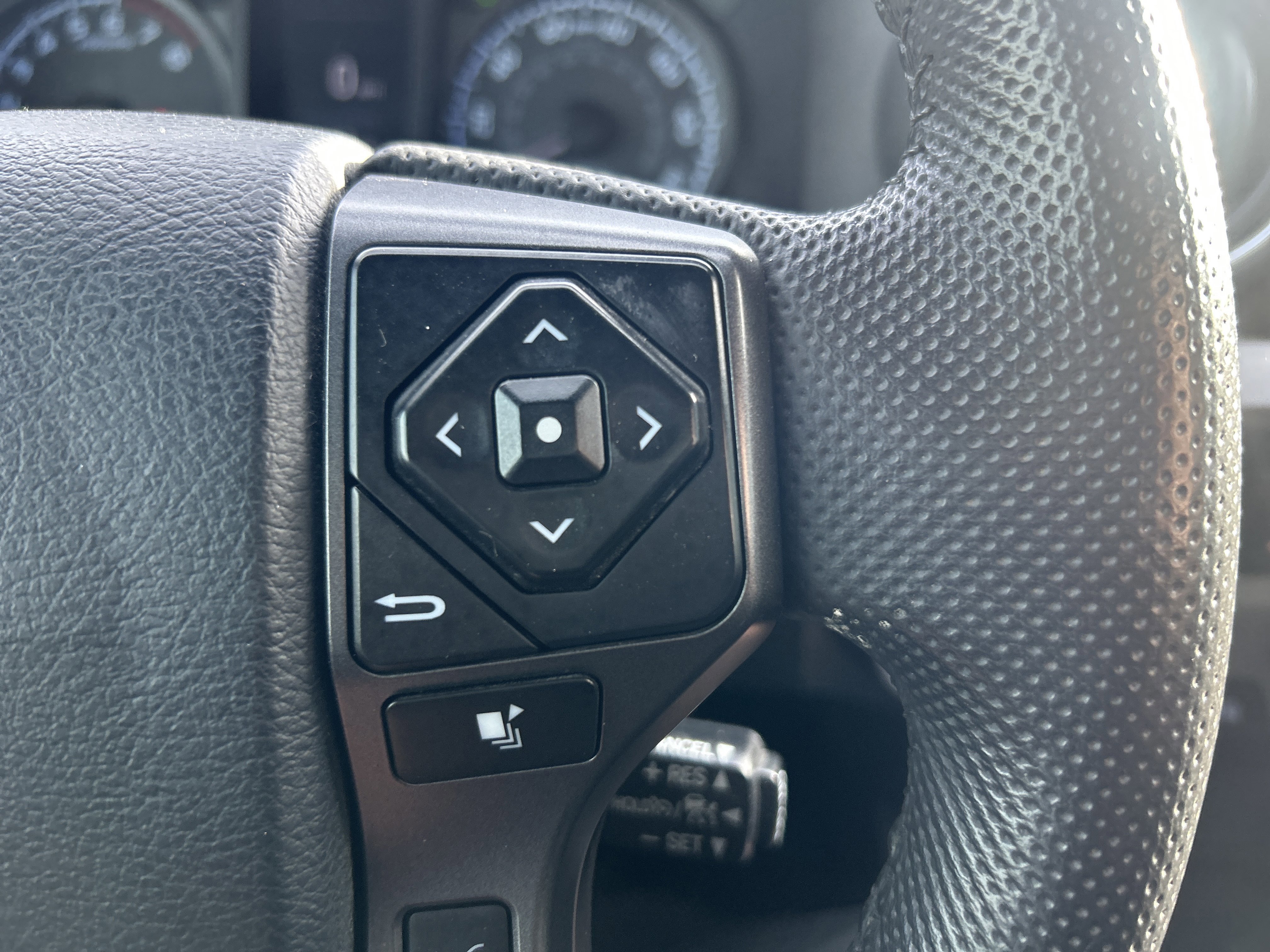 Used 2018 Toyota Tacoma TRD Off-Road image 28