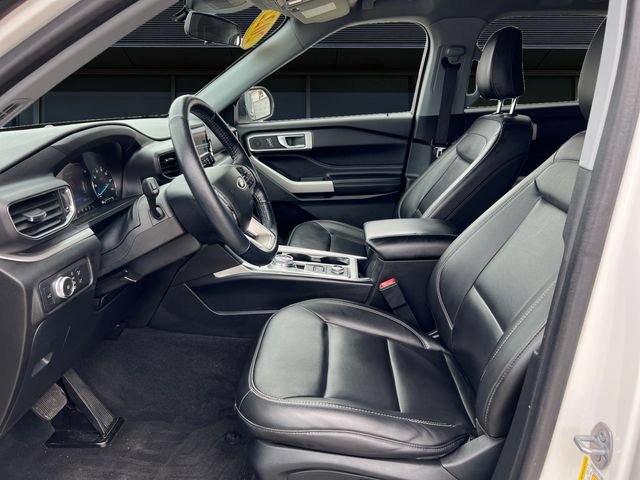 Certified 2022 Ford Explorer XLT w/ Equipment Group 202A AWD/4WD image 9