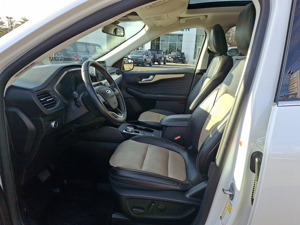 Certified 2022 Ford Escape Titanium w/ Titanium Elite Package image 16