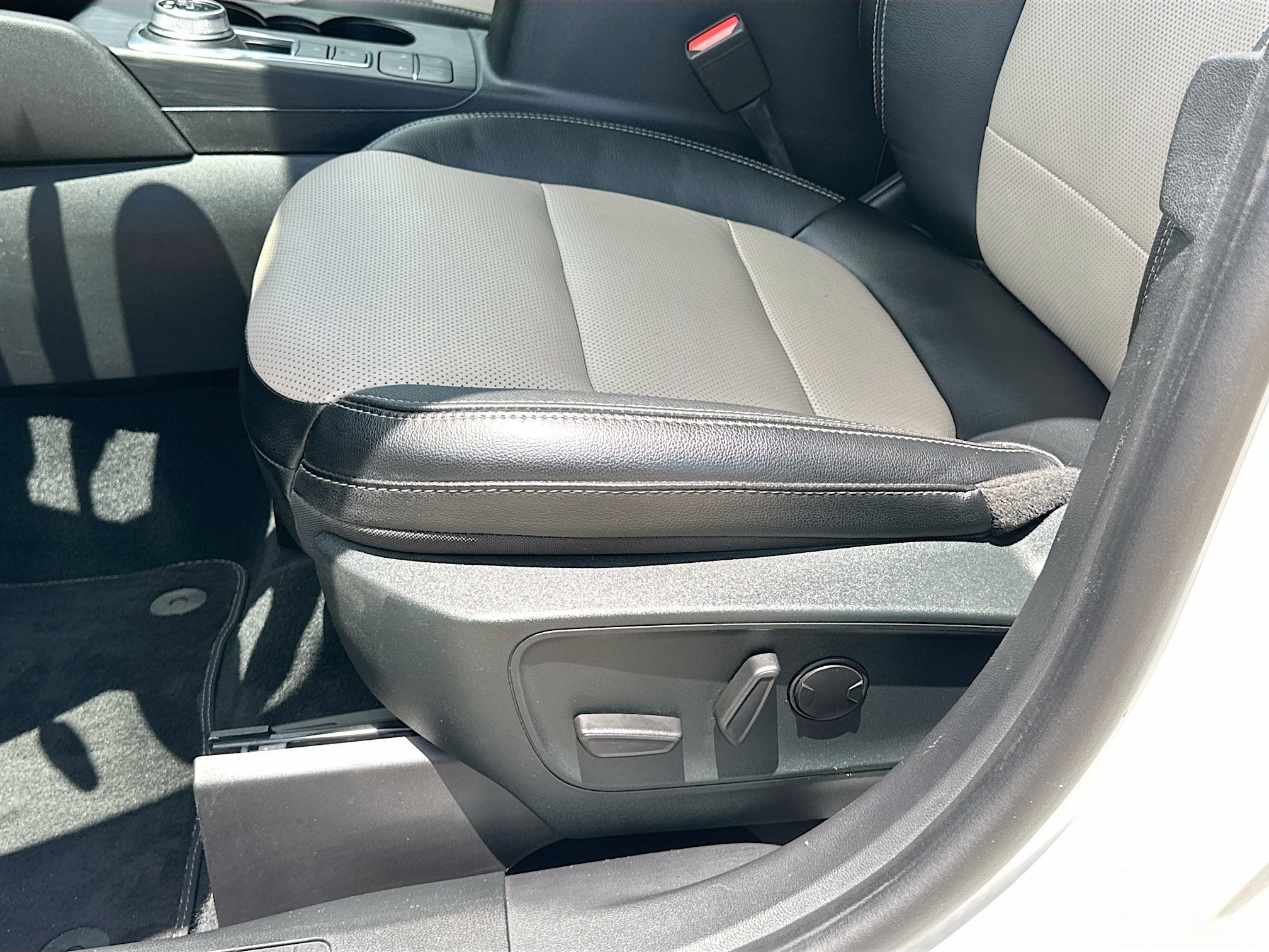 Certified 2022 Ford Escape Titanium w/ Titanium Elite Package AWD/4WD image 20
