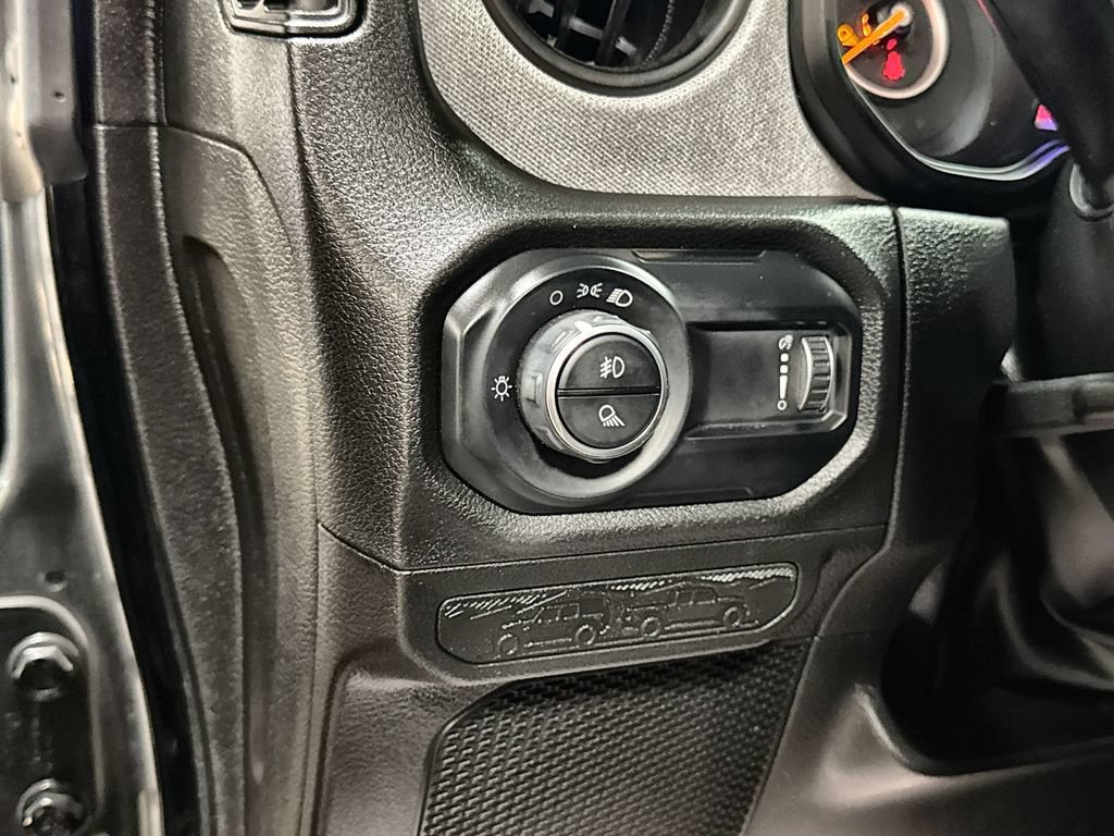 Used 2025 Jeep Gladiator Sport AWD/4WD image 16