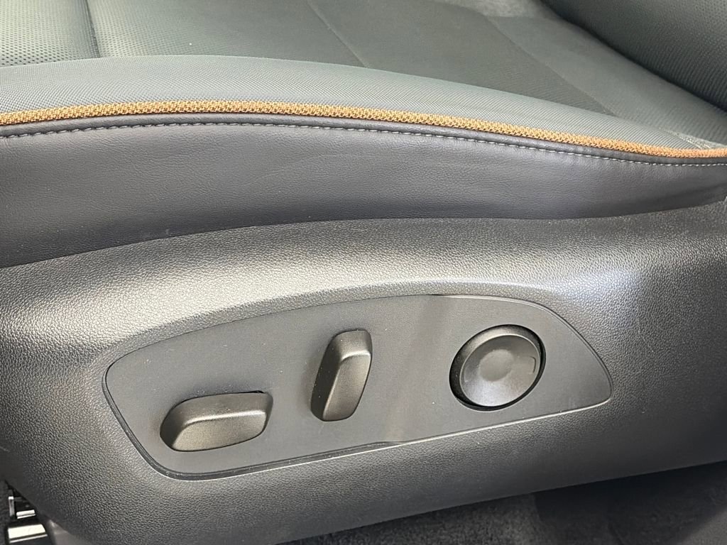 Used 2025 GMC Acadia AT4 image 25