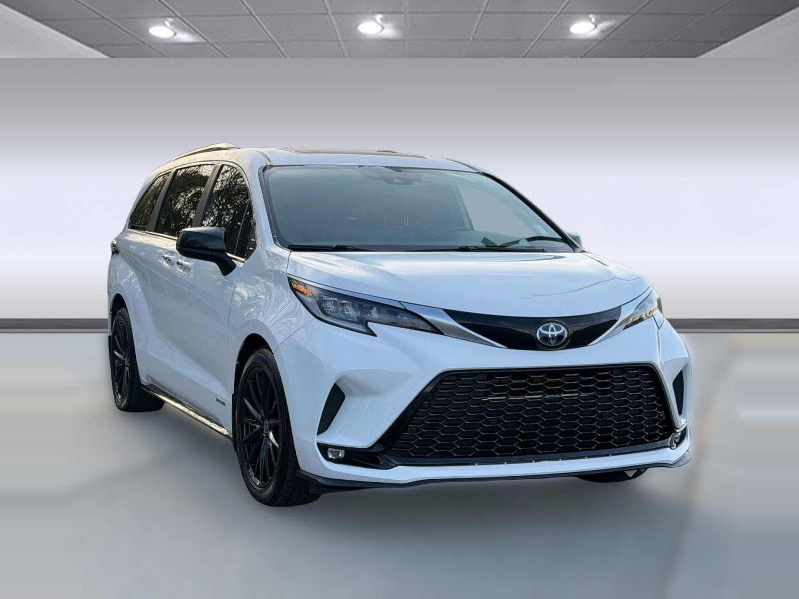 Used 2021 Toyota Sienna XSE w/ XSE Plus Package image 6