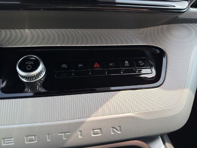 Certified 2025 Ford Expedition Active AWD/4WD image 30