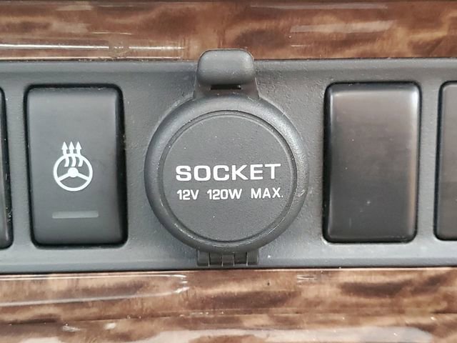 Used 2017 Nissan Armada Platinum w/ Interior Lighting Package image 30