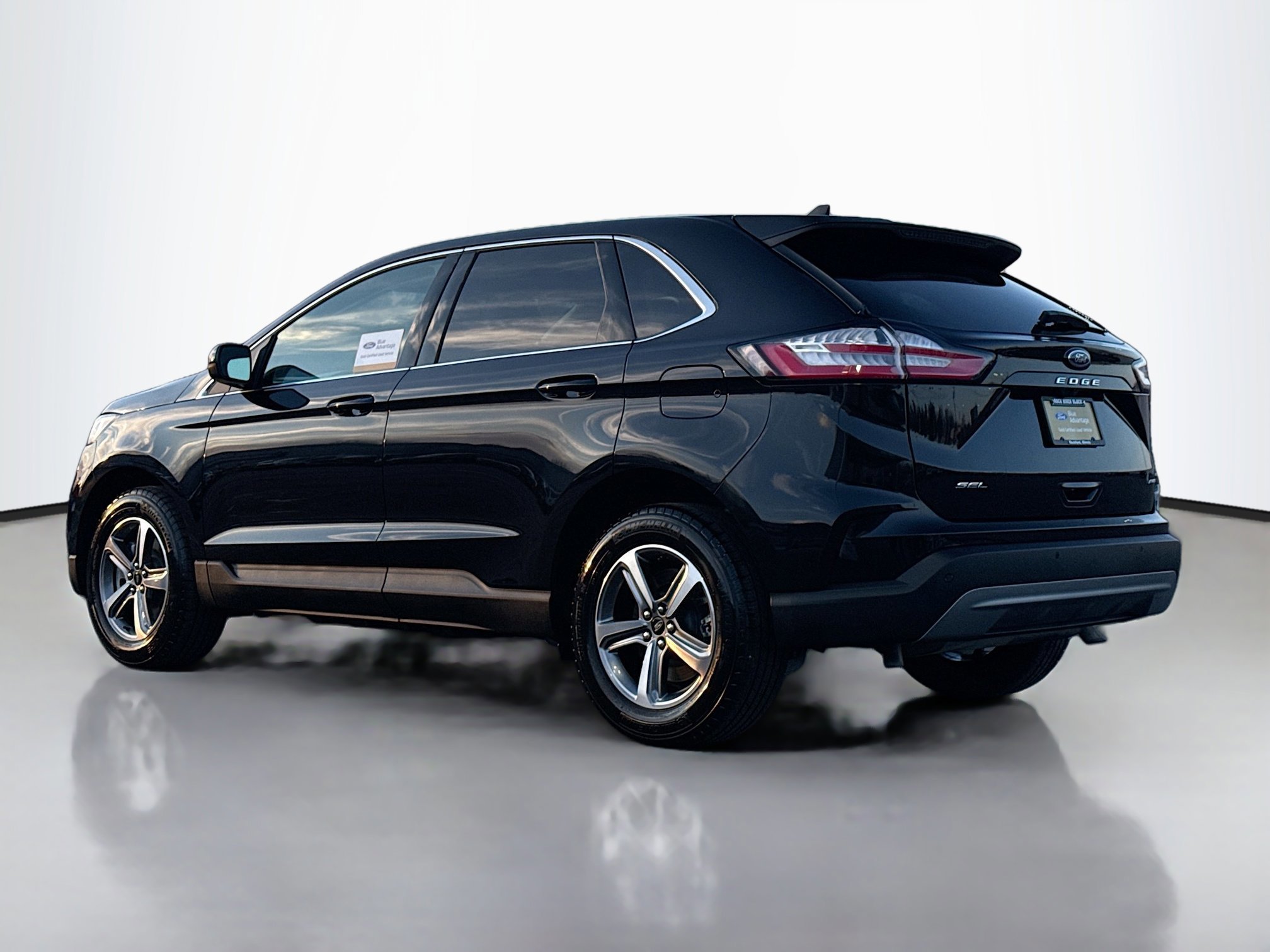 Certified 2024 Ford Edge SEL w/ Convenience Package image 2