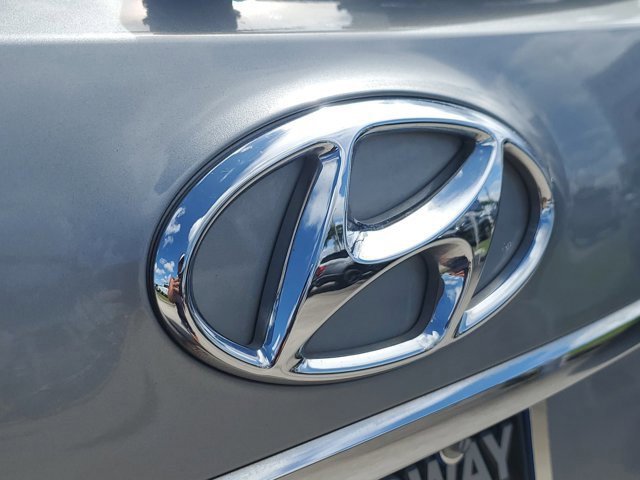 Used 2018 Hyundai Santa Fe SE Ultimate w/ SE Ultimate Tech Package 03 image 11