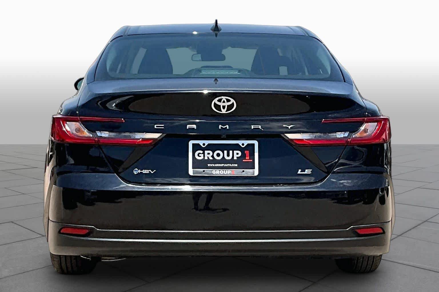 Used 2025 Toyota Camry LE FWD image 5
