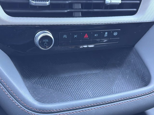 Certified 2025 Ford Explorer Active AWD/4WD image 29