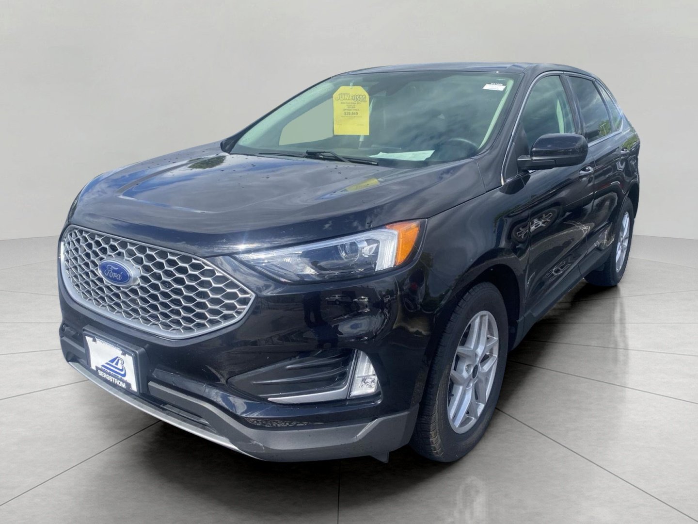 Certified 2024 Ford Edge SEL w/ Convenience Package AWD/4WD image 3