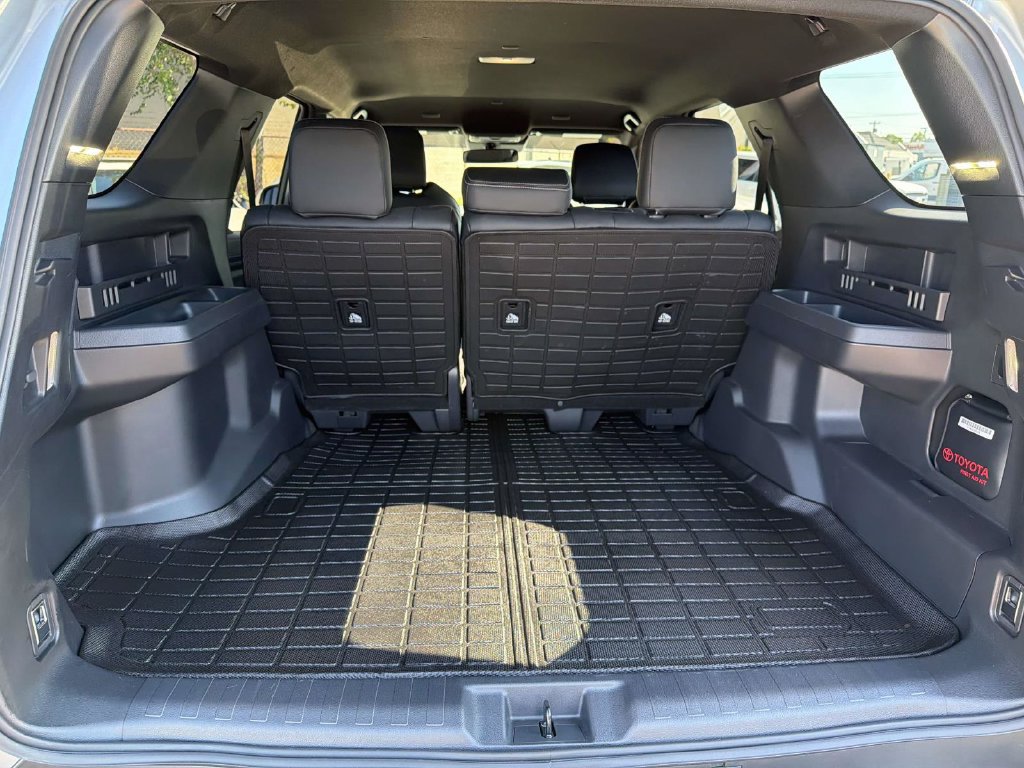 Used 2025 Toyota 4Runner SR5 AWD/4WD image 28