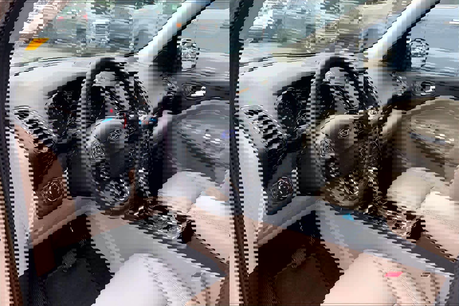 Certified 2018 Ford Escape SE w/ Ford Safe & Smart Package AWD/4WD image 16