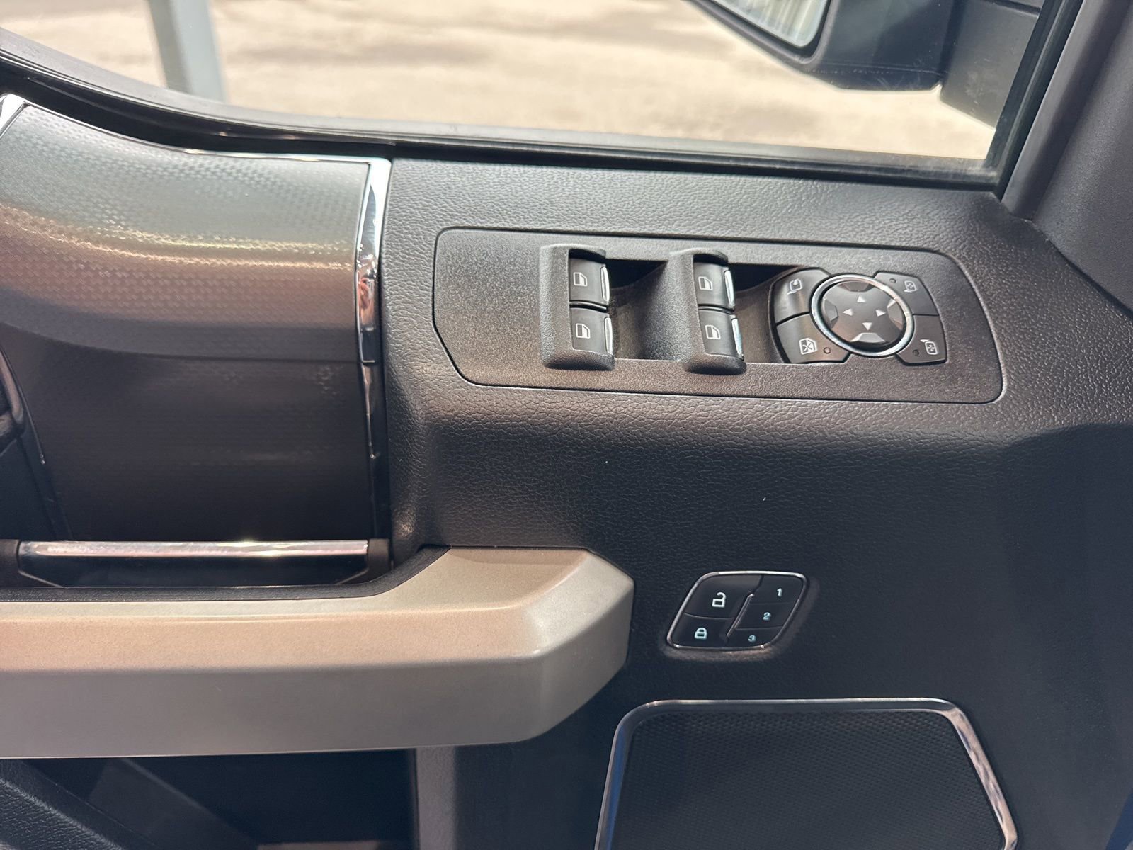 Certified 2017 Ford F150 Lariat w/ Equipment Group 502A Luxury image 30