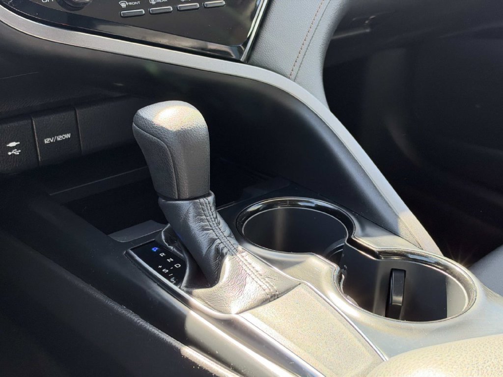 Used 2019 Toyota Camry LE FWD image 16