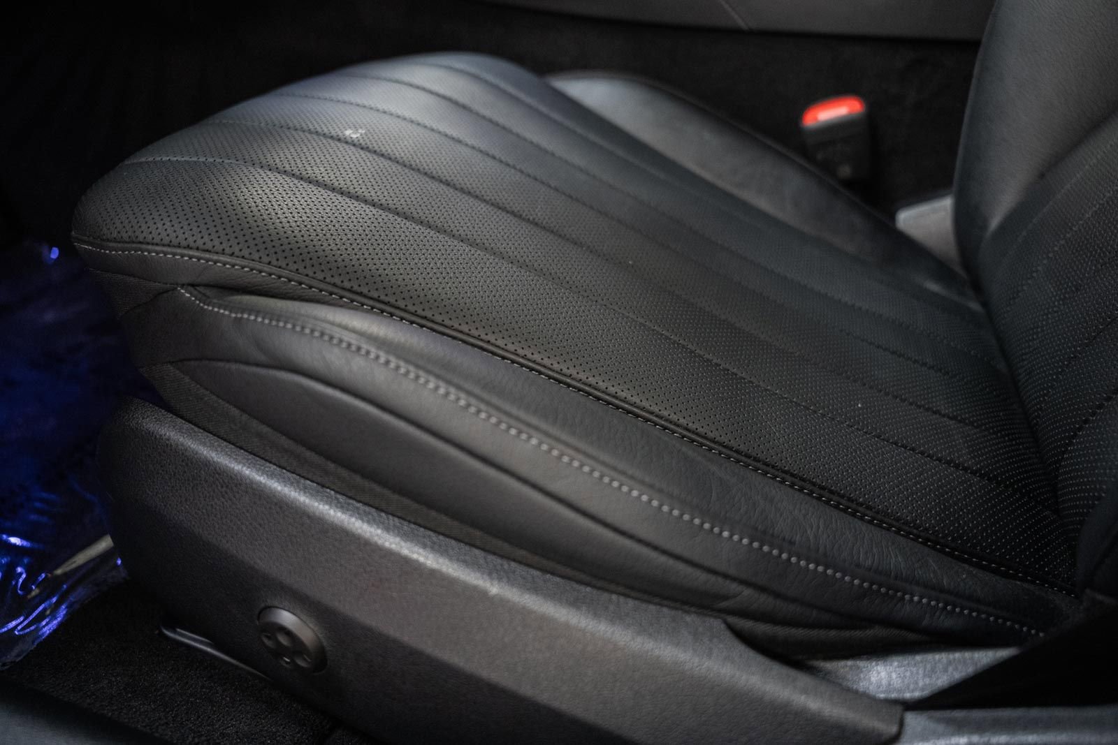 Used 2025 Mercedes-Benz E 350 4MATIC Sedan image 40