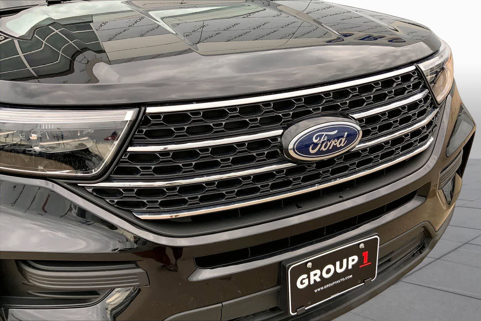 Certified 2024 Ford Explorer XLT RWD image 30