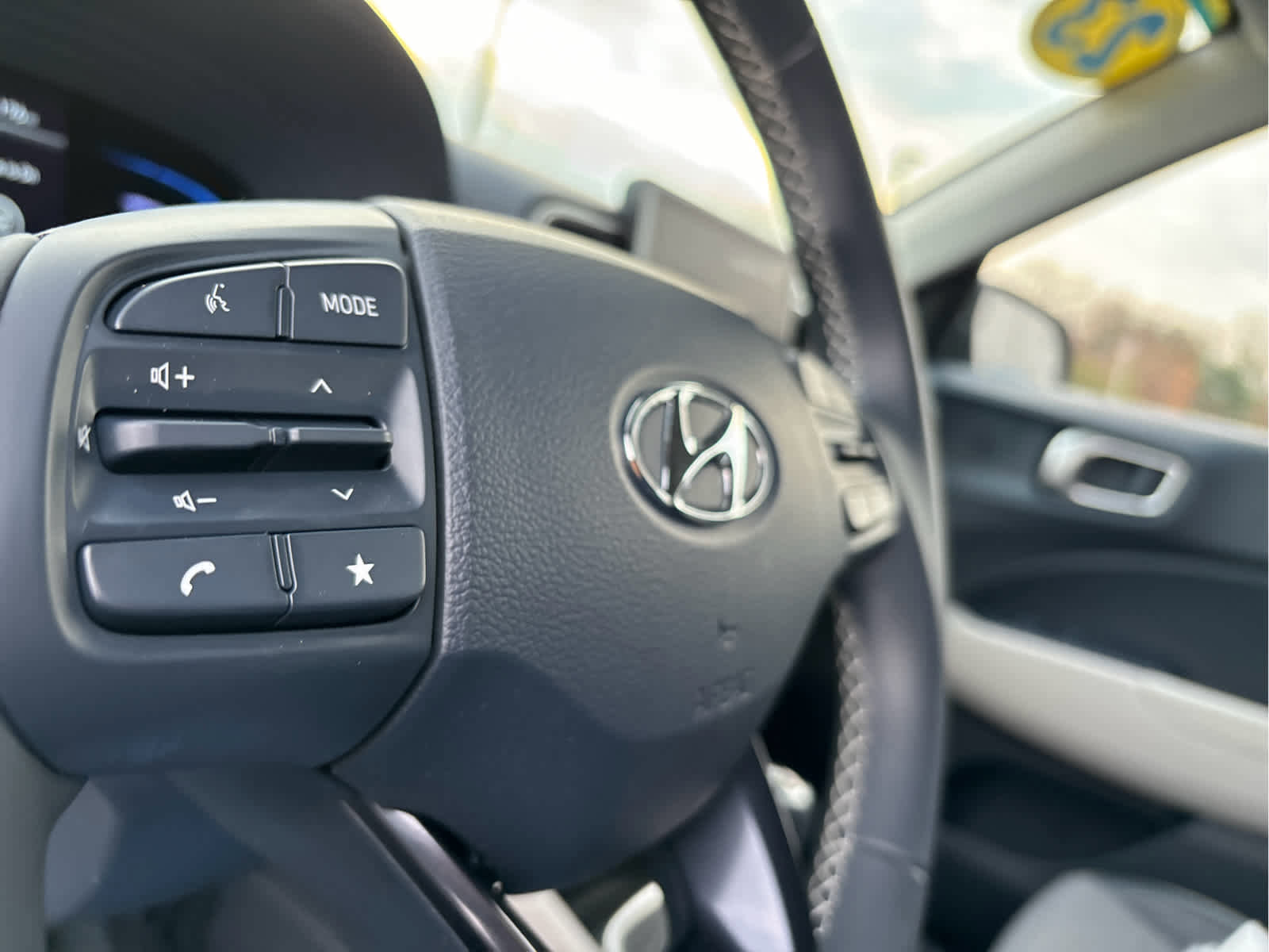 Used 2023 Hyundai Venue Limited image 14