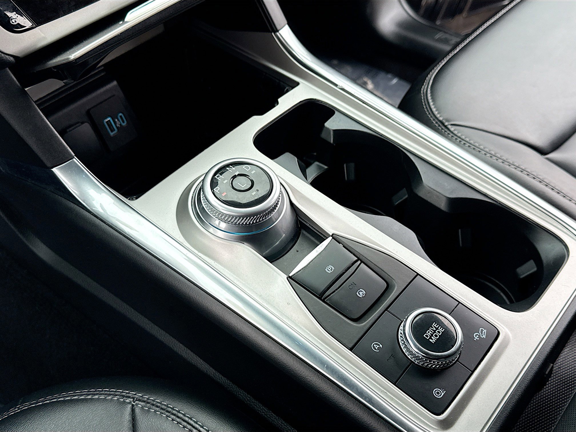 Certified 2023 Ford Explorer XLT w/ Equipment Group 202A image 15