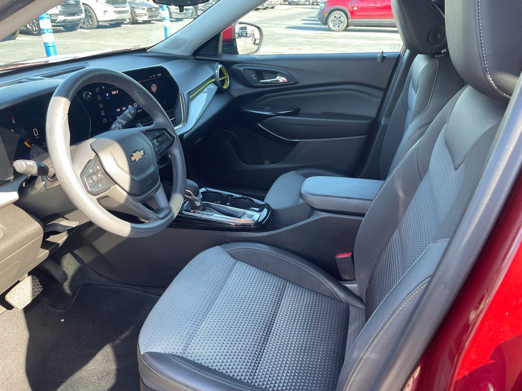 Used 2024 Chevrolet Trax LT FWD image 9