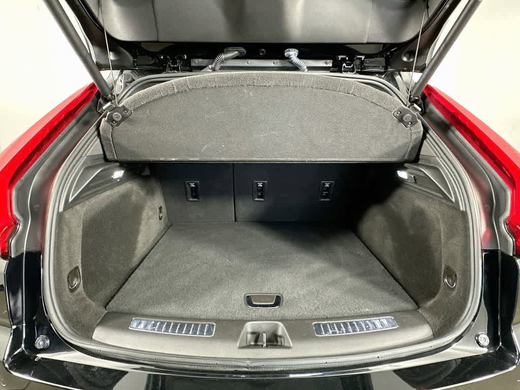Used 2023 Cadillac XT4 Premium Luxury w/ Technology Package FWD image 21
