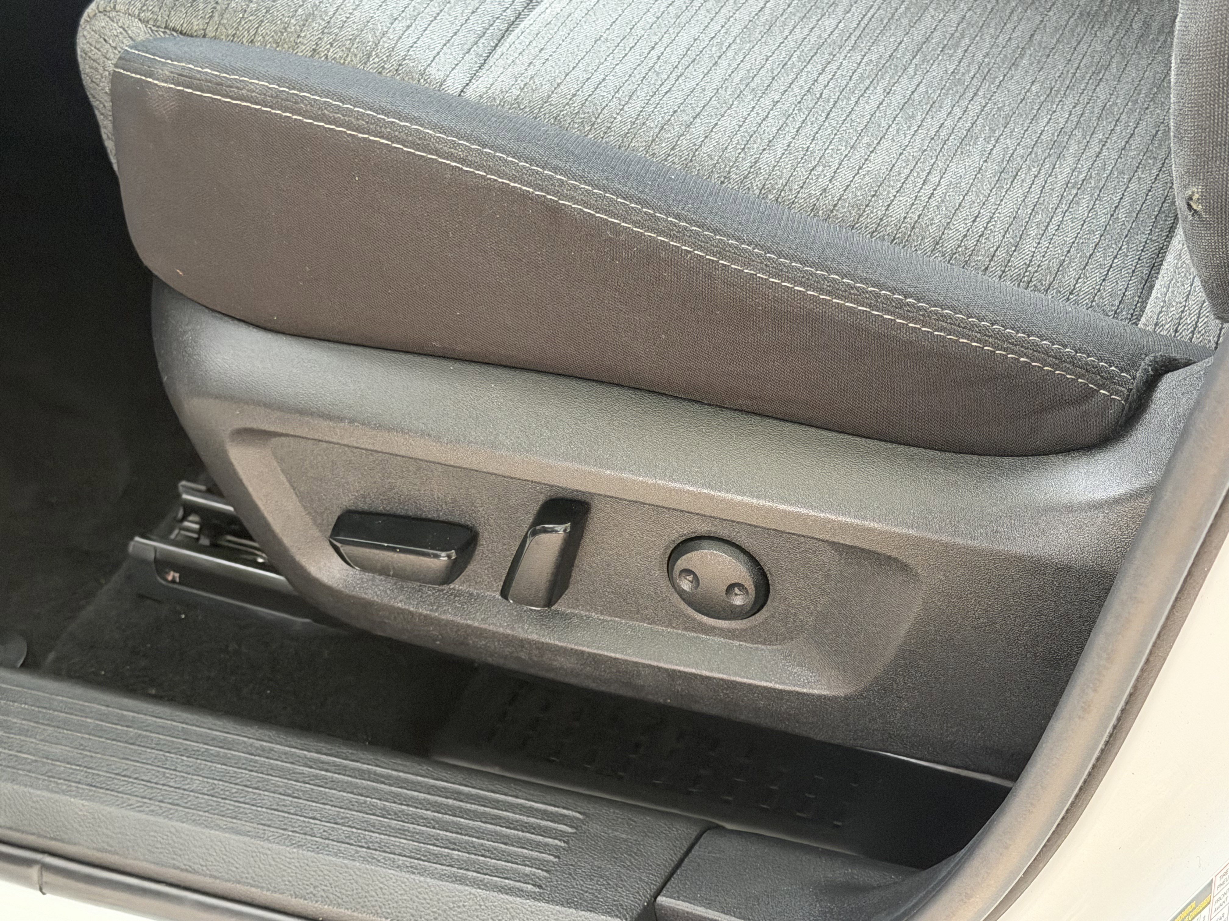 Used 2023 Nissan Rogue SV FWD image 15