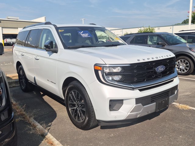 Certified 2025 Ford Expedition Platinum AWD/4WD image 2