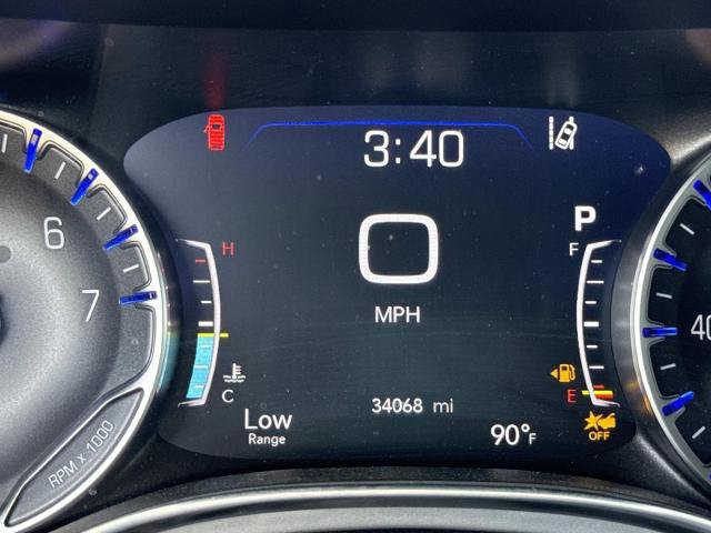 Used 2025 Chrysler Pacifica Limited FWD image 23