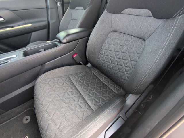 Used 2025 Nissan Kicks SV FWD image 12