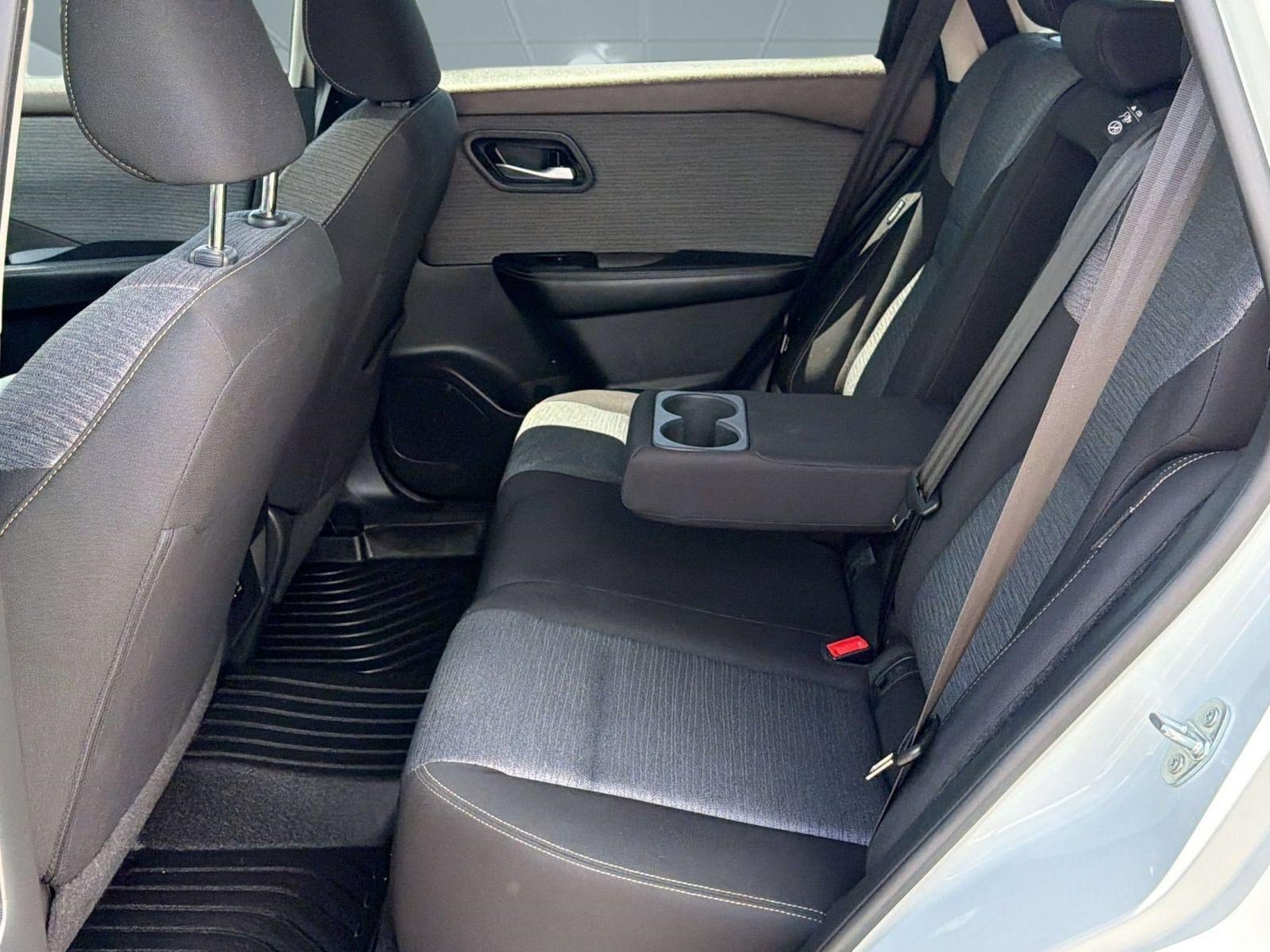 Used 2023 Nissan Rogue SV FWD image 22