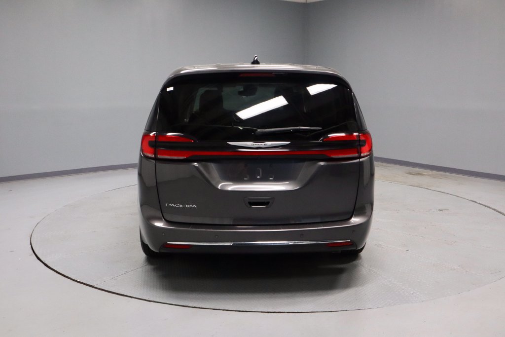 Used 2023 Chrysler Pacifica Touring-L FWD image 10