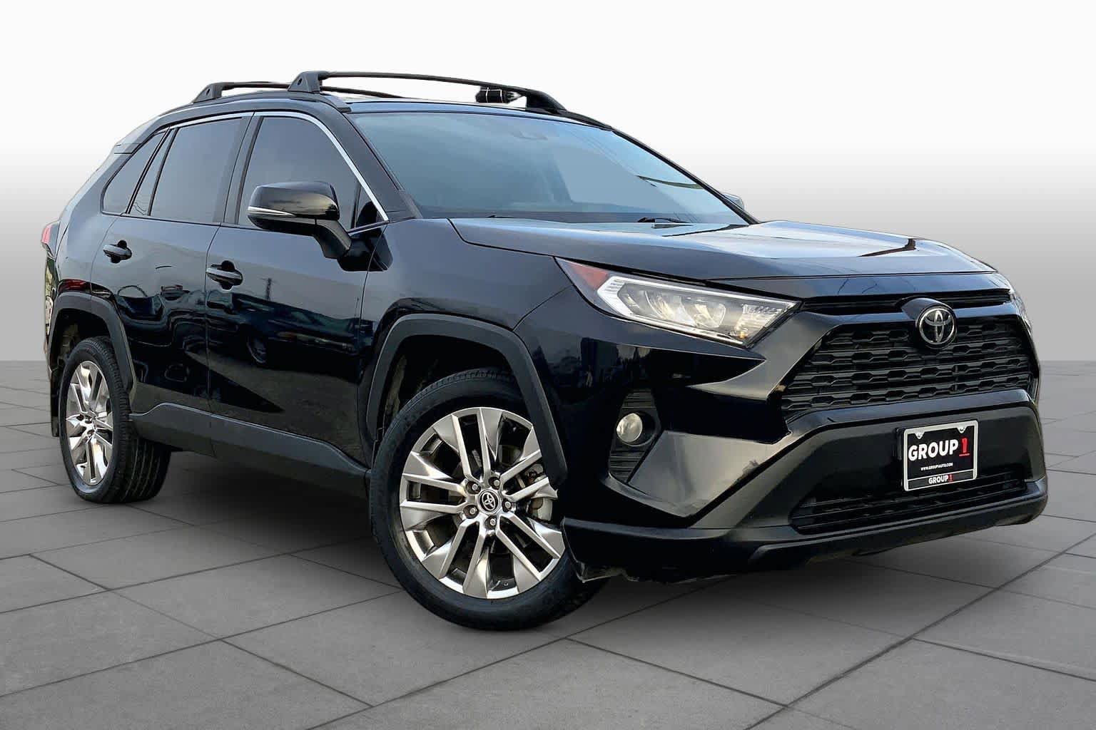 Used 2021 Toyota RAV4 XLE Premium FWD image 3