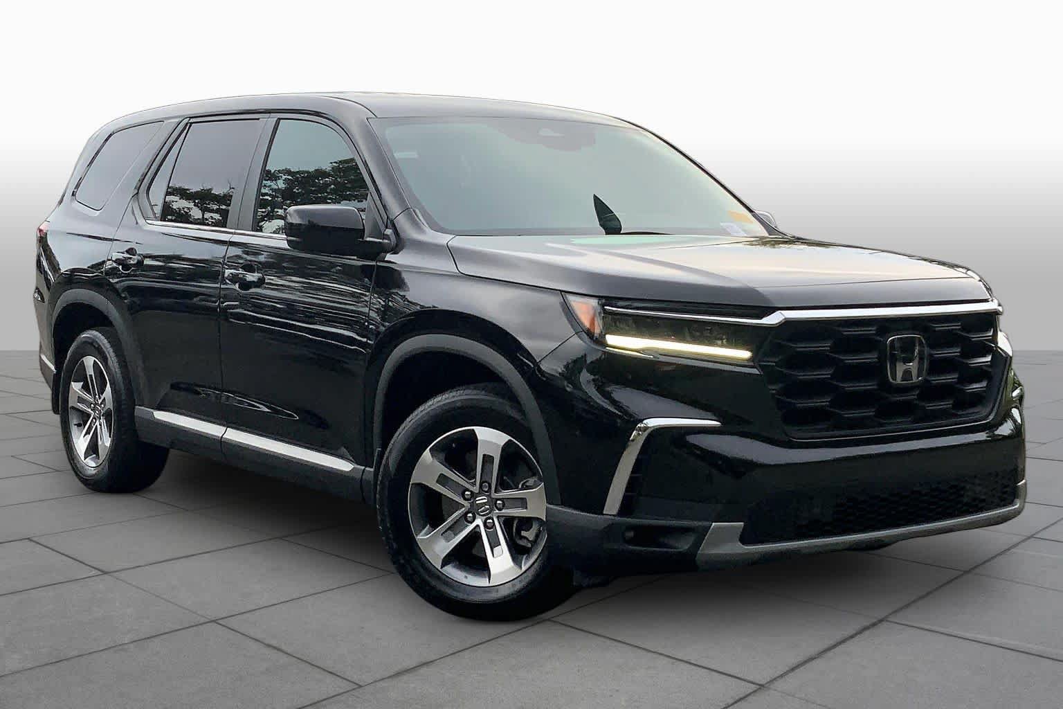 Used 2025 Honda Pilot EX-L image 3