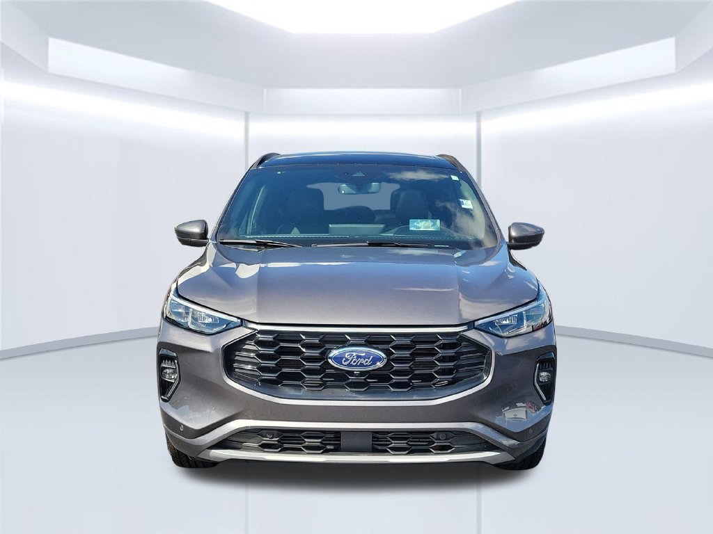 Certified 2023 Ford Escape ST-Line Elite w/ Premium Technology Package AWD/4WD image 2