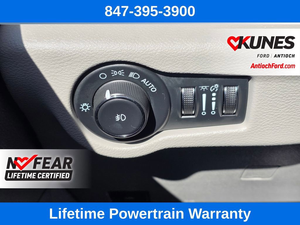 Used 2024 Chrysler Pacifica Touring-L image 45