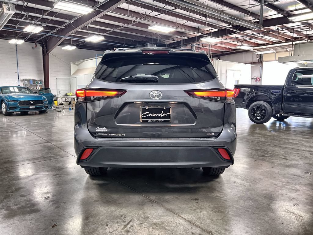Used 2024 Toyota Highlander XLE FWD image 7